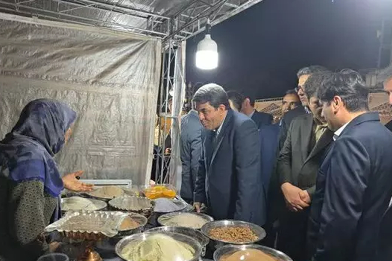 گفت‌وگوی رودر روی غرفه‌داران راه ادویه با استاندار کرمان